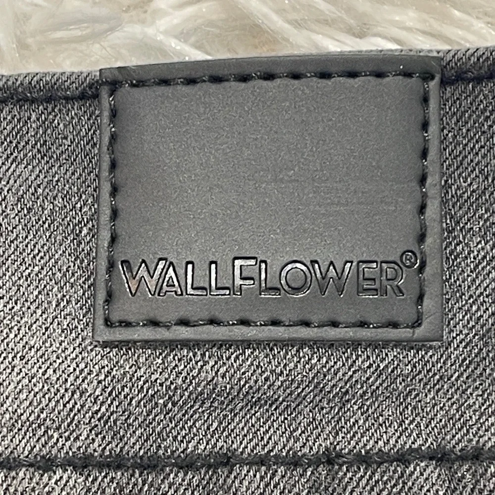 Wallflower Skinny FLIRTY CURVY HIGH RISE  Women's Charcoal High-Rise Jeans 9